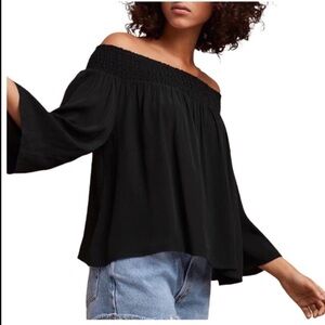 ARITZIA Talula Marcilly Black Off The Shoulder Flowy Blouse Top Size Medium